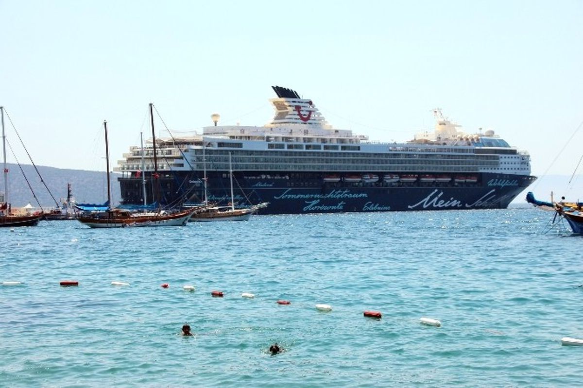 Yaklaşık 3 Bin Turist Bodrum\'a Akın Etti