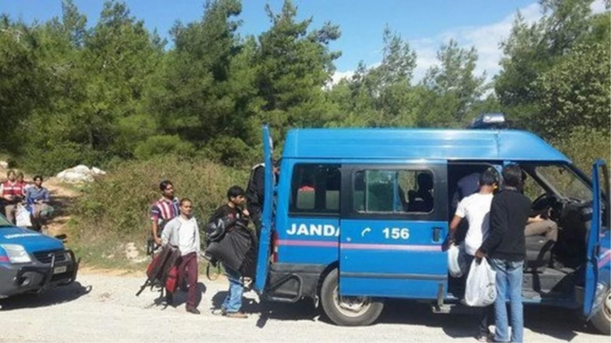 Yasa Dışı Yollardan Bulgaristan\'a Geçmeye Çalışan 64 Sığınmacı Yakalandı