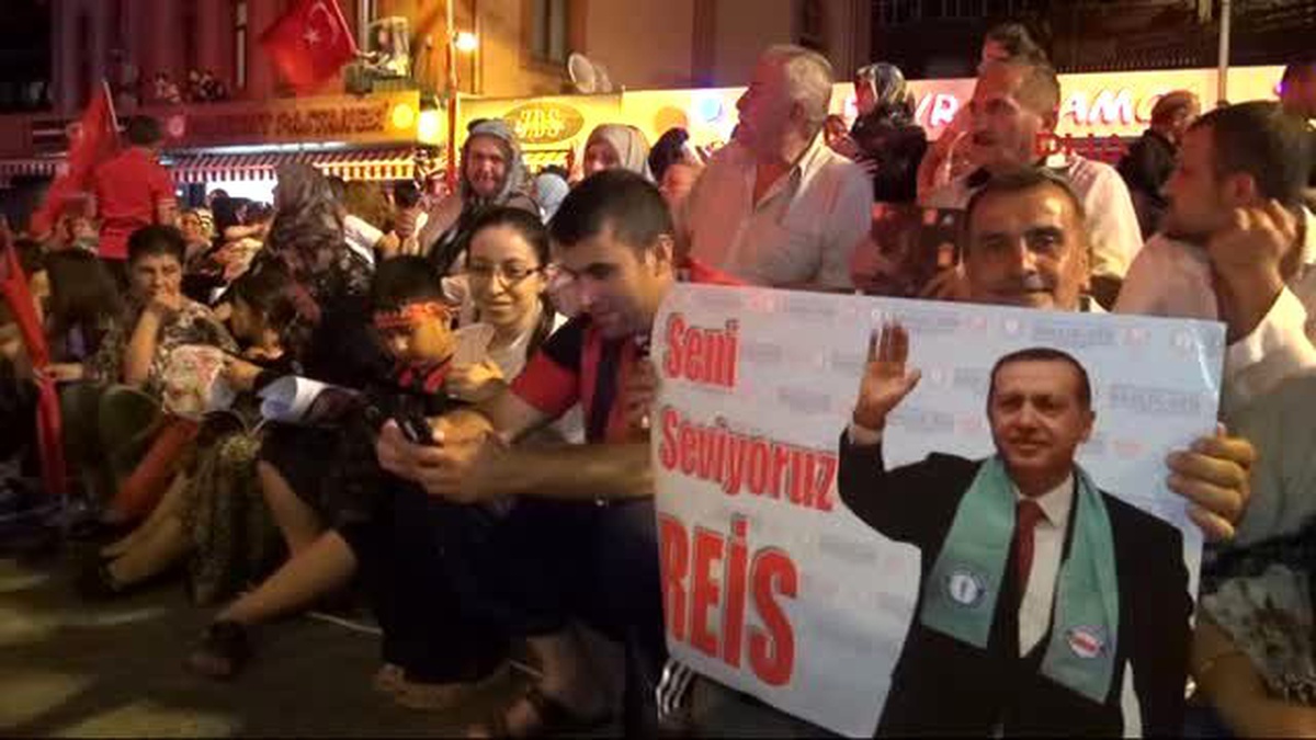 Zonguldak\'ta Demokrasi Nöbetinin Son Gününde Şehitler İçin Dua Edildi