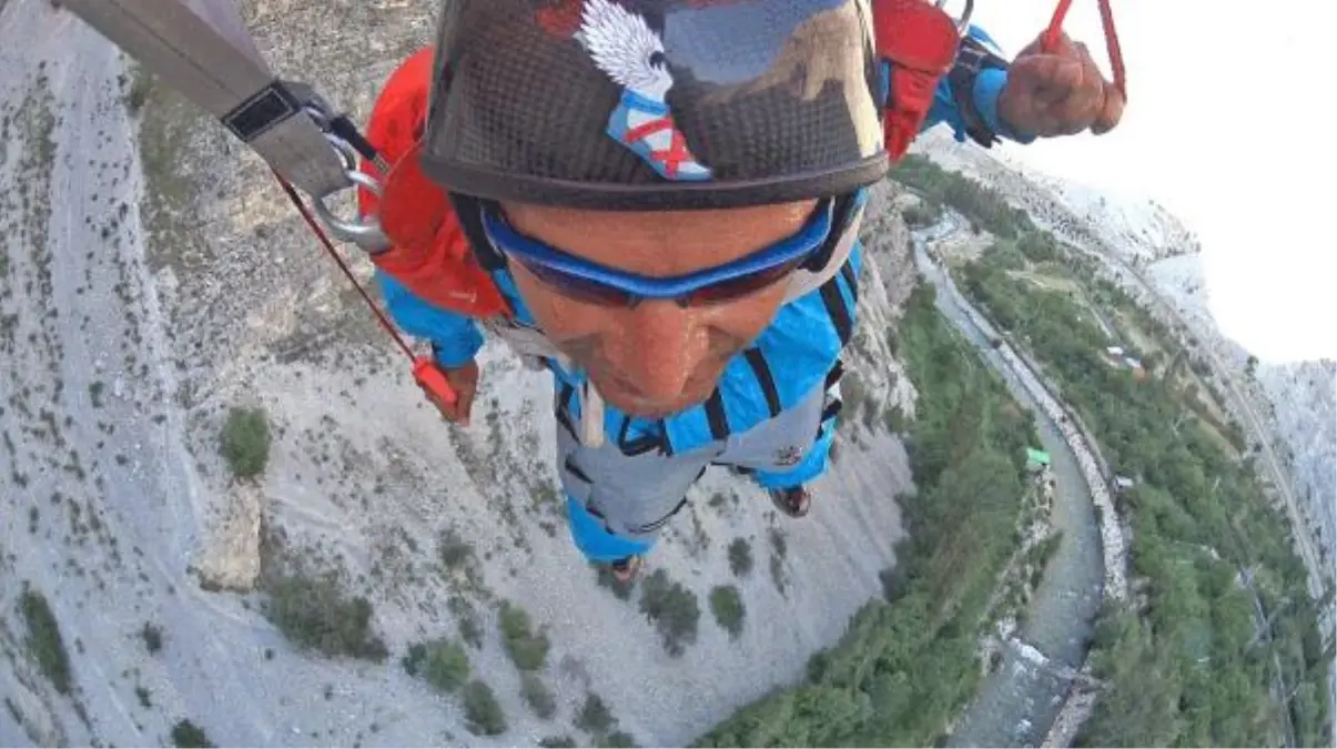 299 Metreden \'En Yüksek Uçurum Atlayışını\' Yaptı