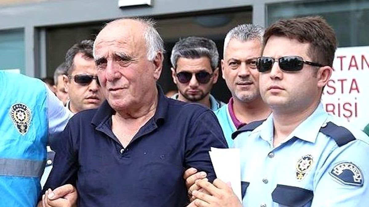 Hakan Şükür'ün Babası Yüksek Şekerden Hastaneye Kaldırıldı