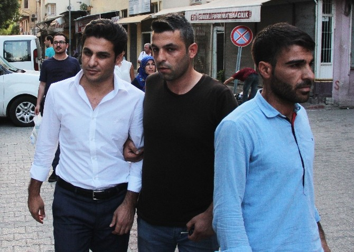 Adana'da 3 Cumhuriyet Savcısı ve 1 Hakim Tutuklanarak Cezaevine Gönderildi