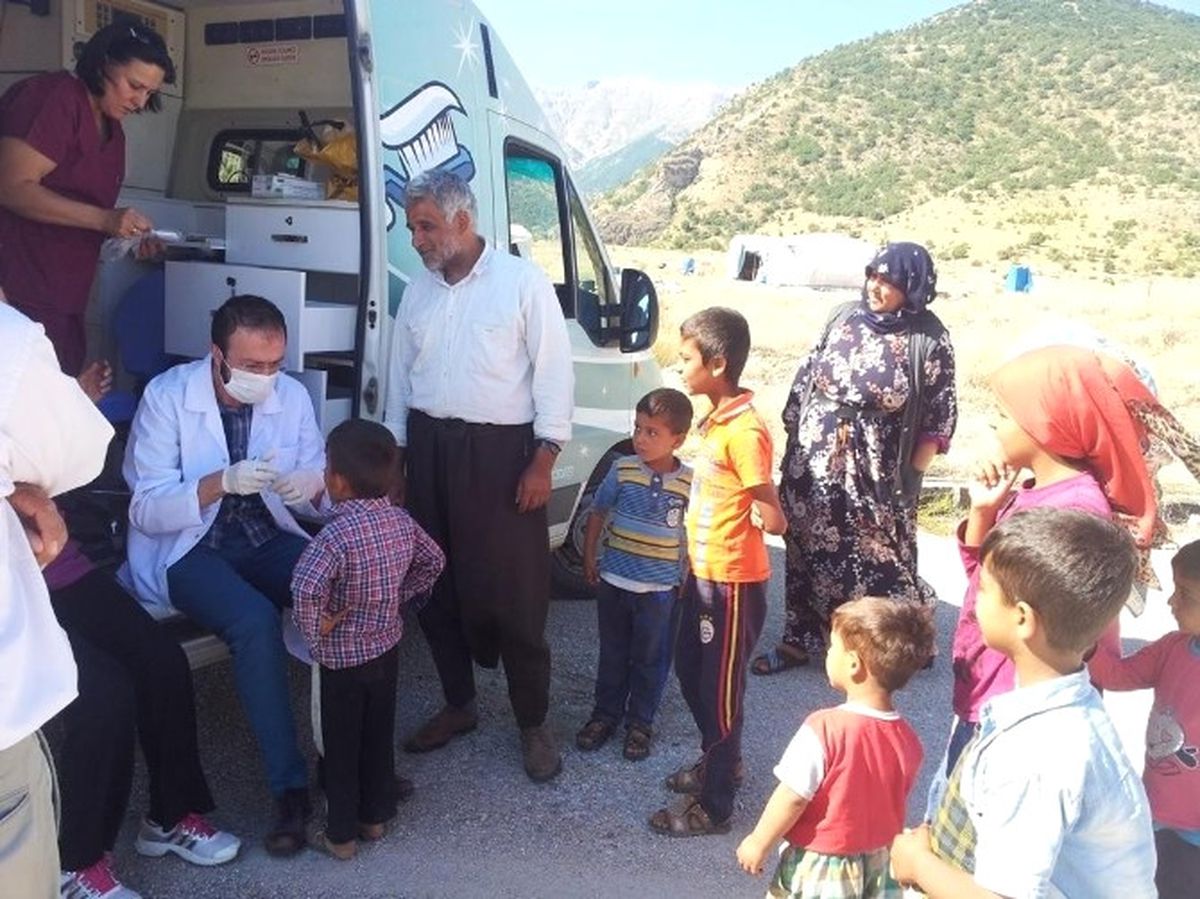 Afyonkarahisar\'da Mevsimlik İşçilere Diş Taraması Yapıldı