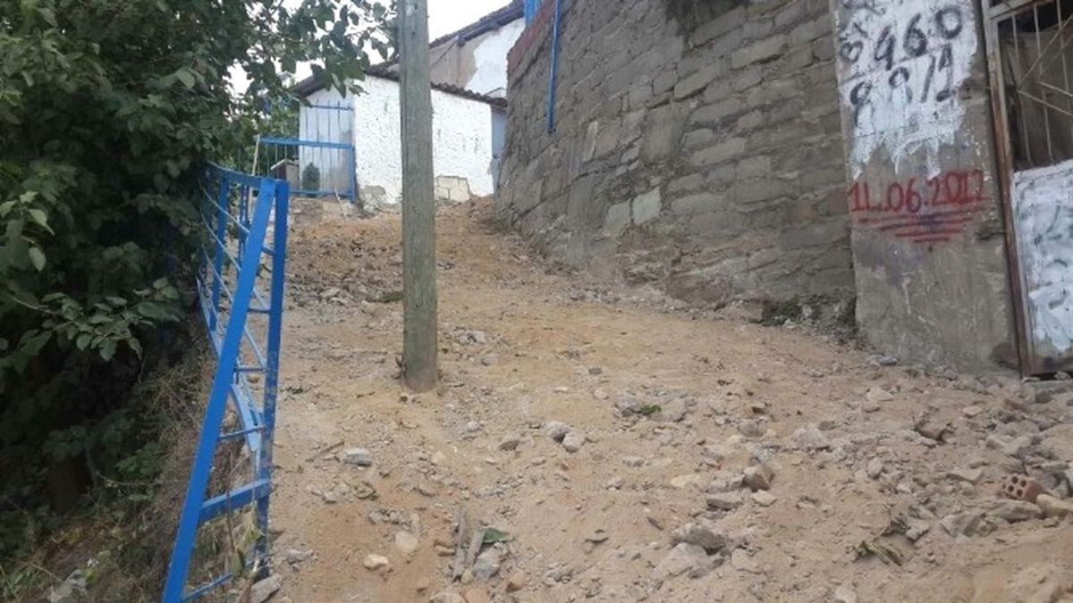 Alaşehir\'de Yollar Asfaltlanıyor