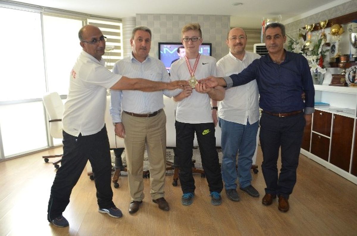 Altın Tekmeye Kutlama