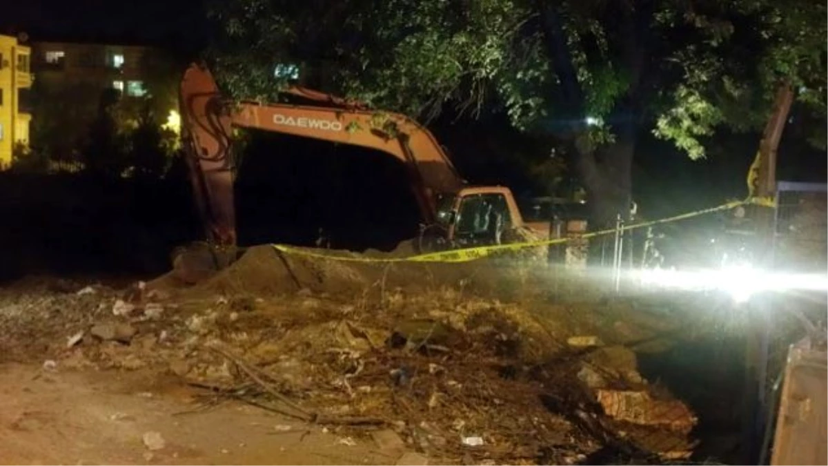 Ankara\'da Tesisat Kazısında Kafatası ve Kemik Parçaları Bulundu