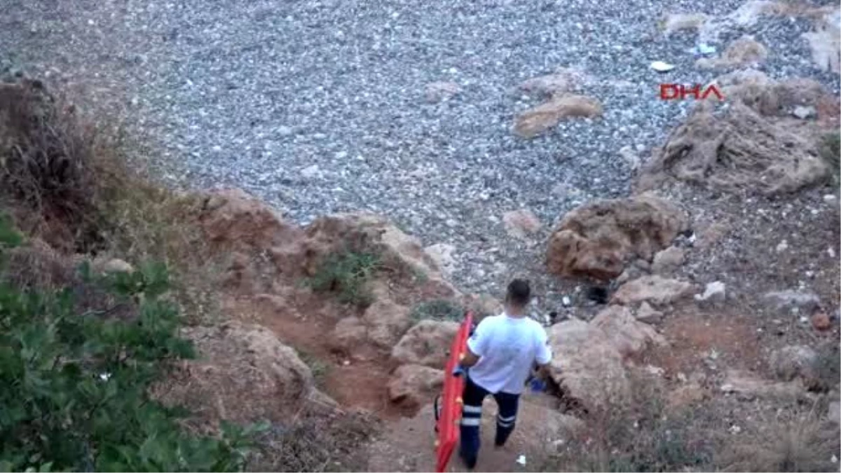 Antalya 25 Metreden Denize Balıklama Atladı, Hastanelik Oldu
