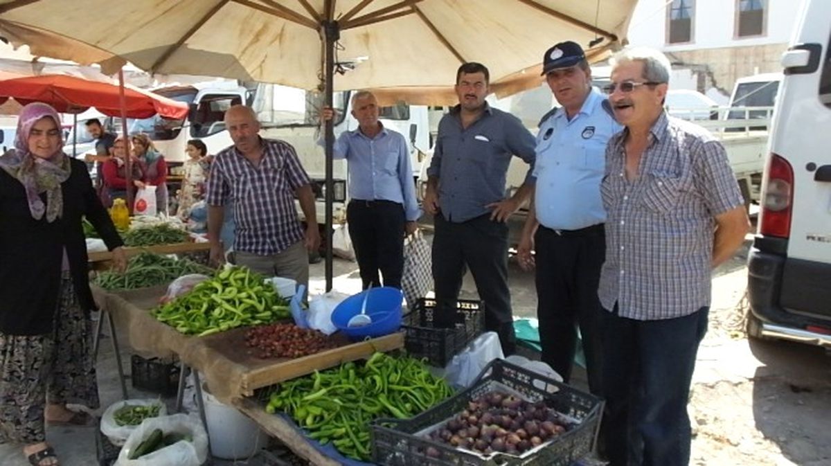 Burhaniye\'de Organik Pazarı Açıldı