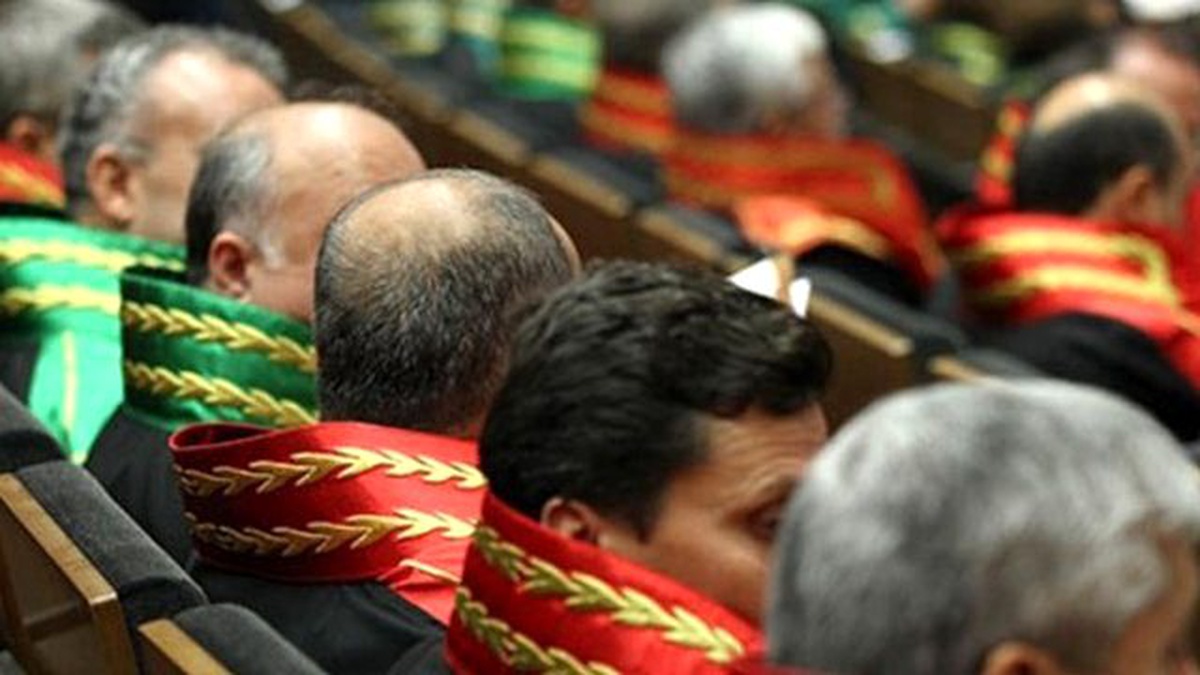 Bursa\'da Fetö Operasyonunda 12 Hakim ve Savcı Gözaltına Alındı