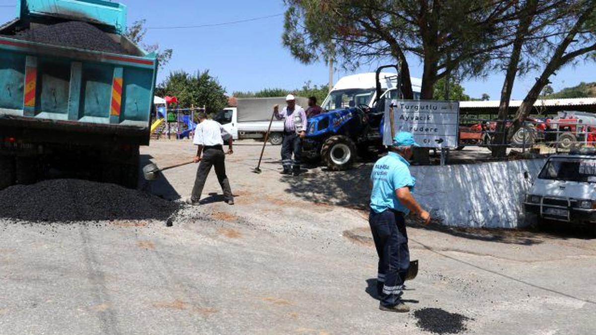 Büyükşehir\'in Yama Ekipleri, Turgutlu\'da İş Başında