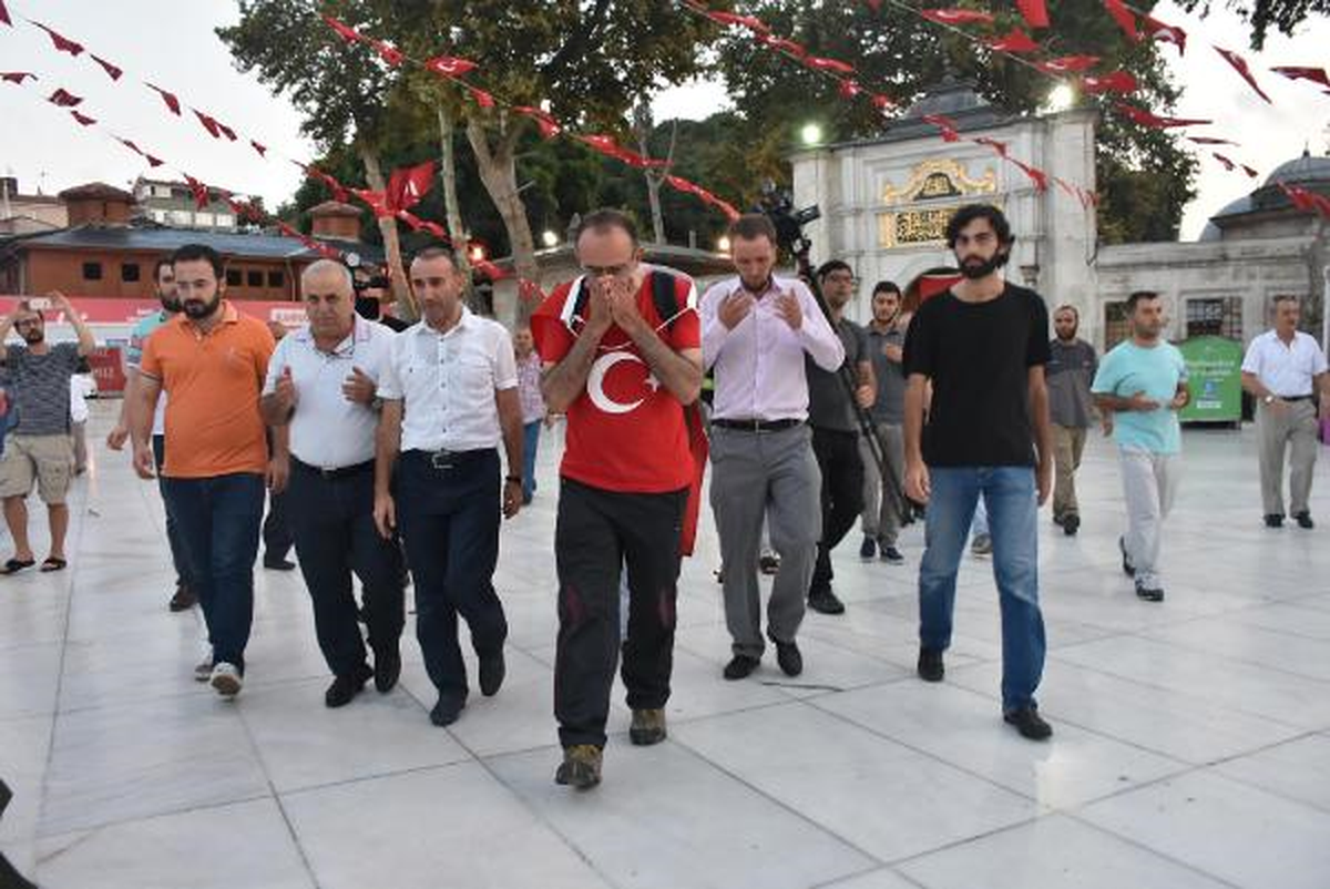 Darbe Girişimine Karşı İstanbul\'dan Ankara\'ya Yürüyor