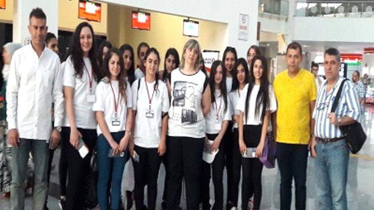 Diyarbakır\'da Kız Çocukları Polonya\'ya Gitti