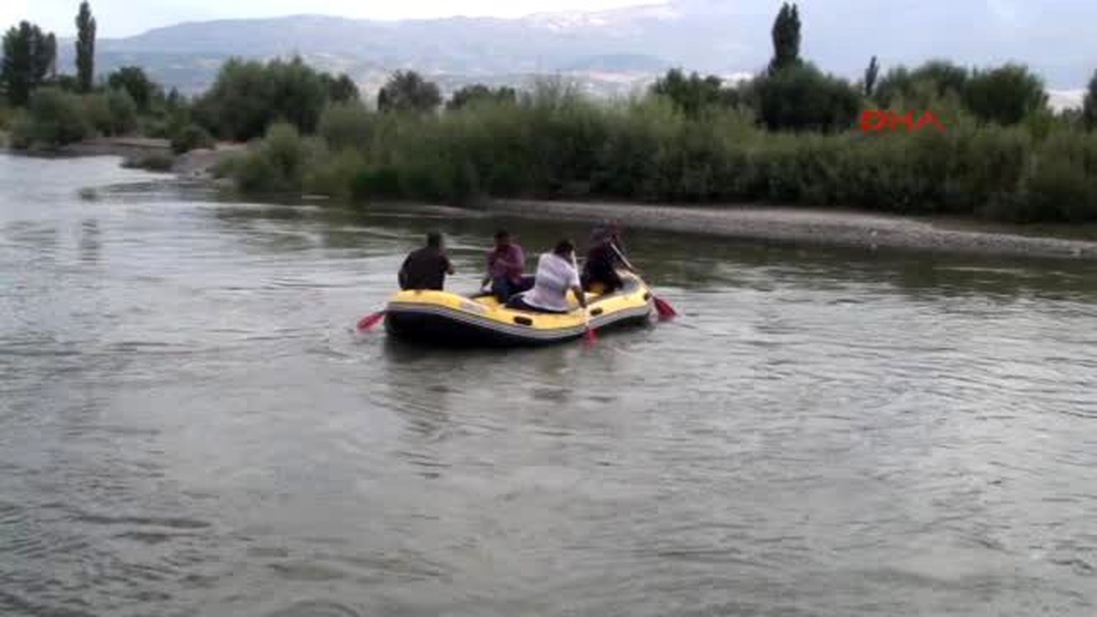 Erzincan Balık Tutmak İçin Girdiği Karasu Nehri\'nde Kayboldu