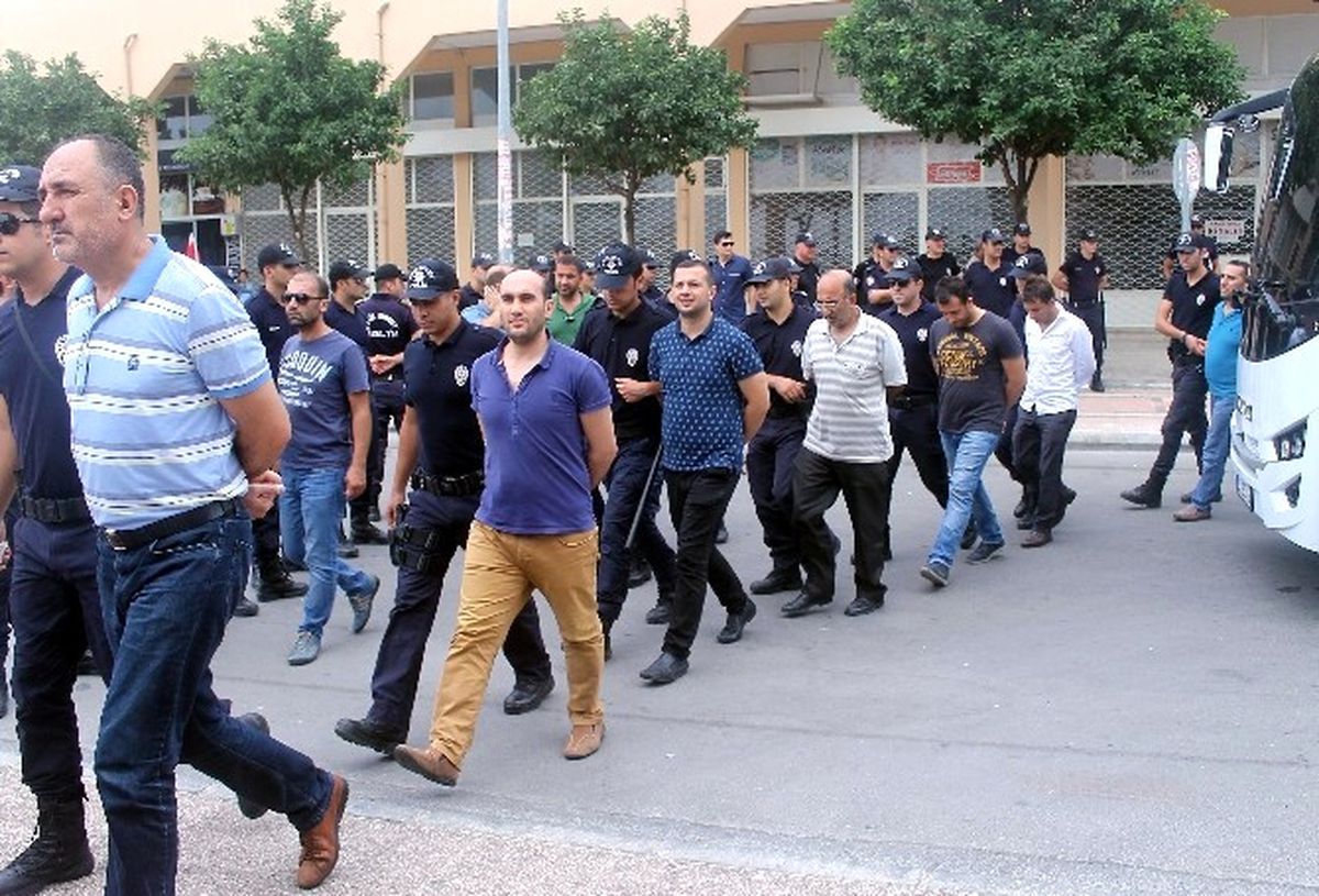 Fetö Operasyonunda Gözaltına Alınan 20 Adliye Personeli Adliyeye Sevk Edildi