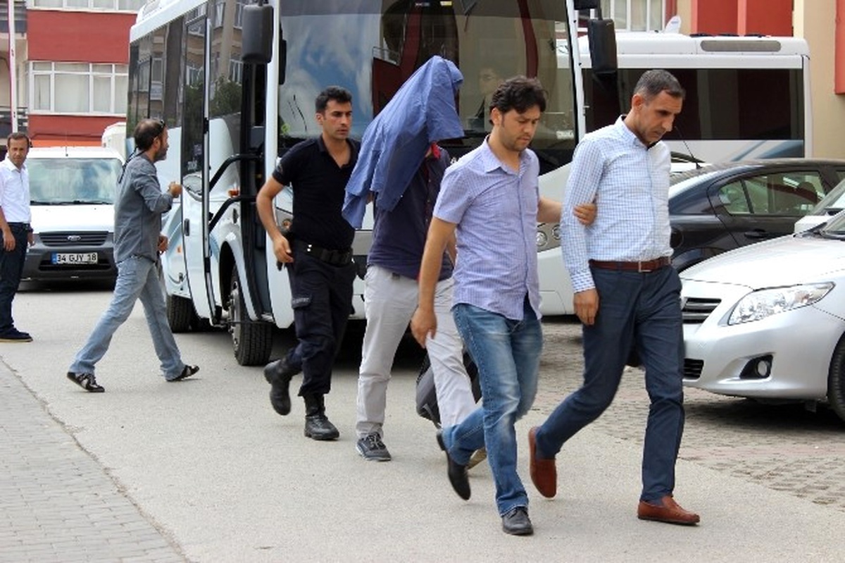 Fetö/pdy Şüphelisi 11 Hakim ve Savcı Adliyeye Çıkarıldı