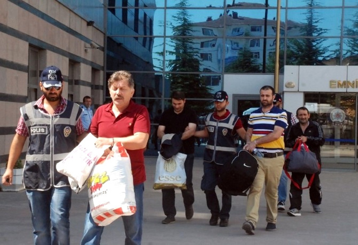 Fetö\'ye Destek Sağladığı İddiasıyla Çok Sayıda Esnaf Gözaltına Alındı