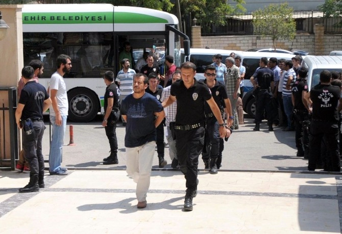 Gözaltında Tutulan 32 Öğretmen Adliyeye Sevk Edildi