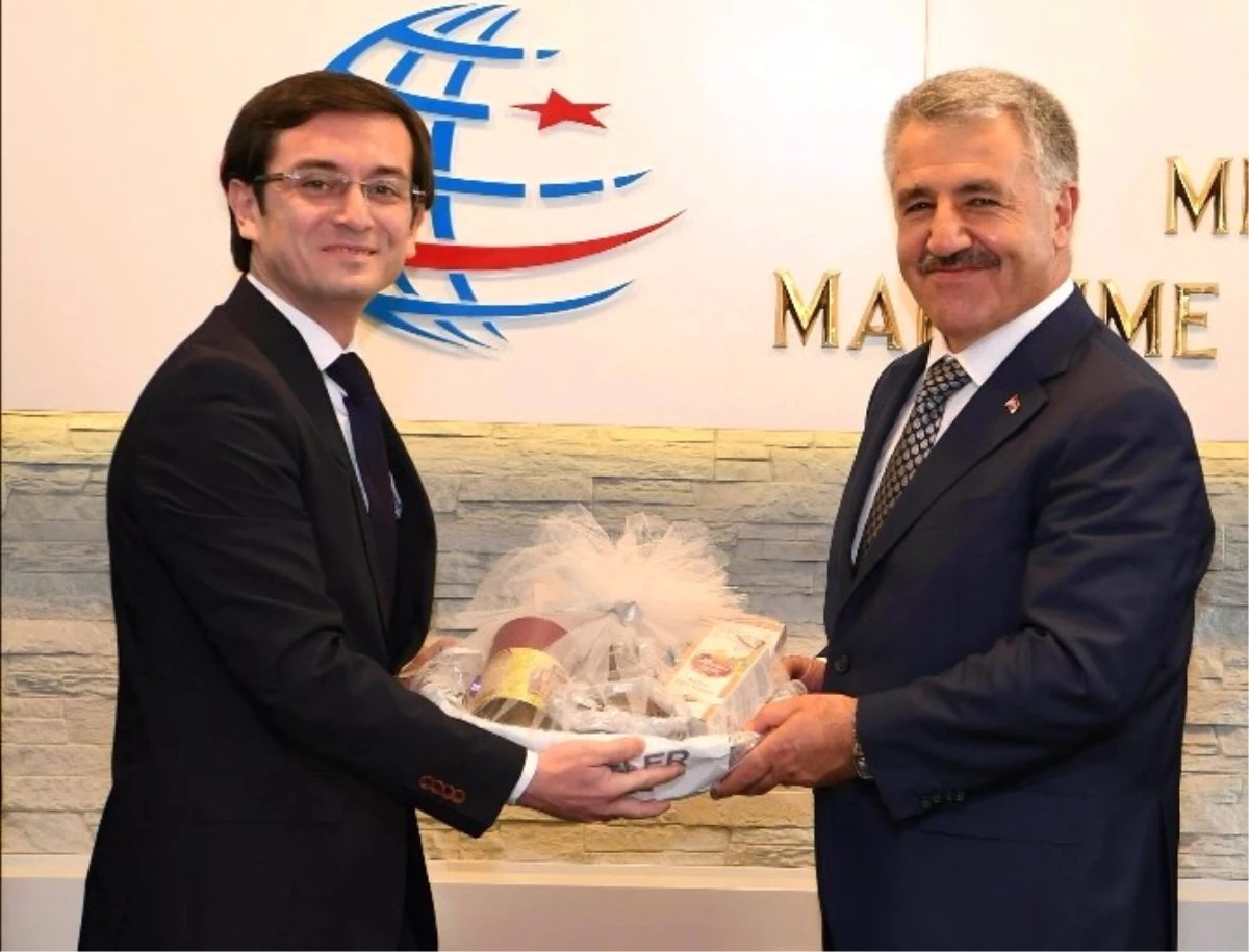 İzmir Gmo Başkanı Önal, Bakan Arslan\'ı Ziyaret Etti