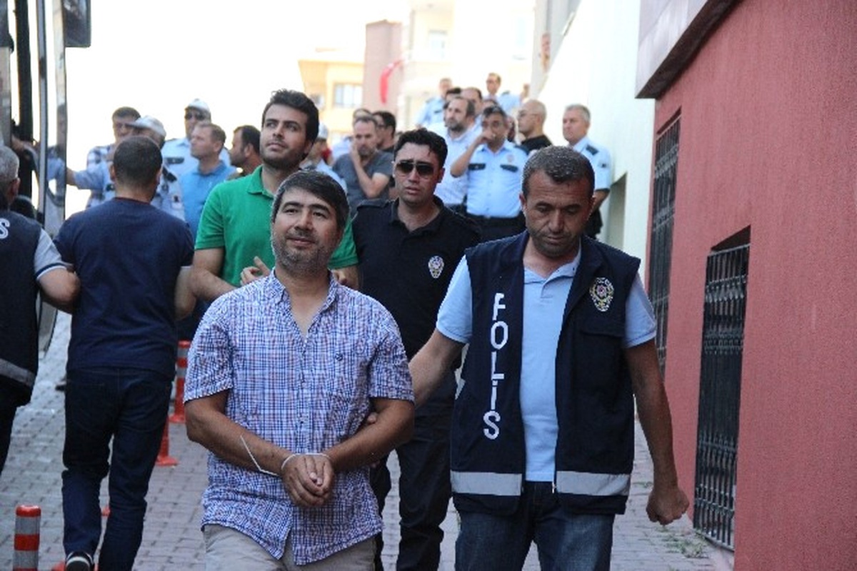 Kayseri\'de Fetö/pdy Operasyonunda Gözaltına Alınan 45 Polis Adliyeye Sevk Edildi