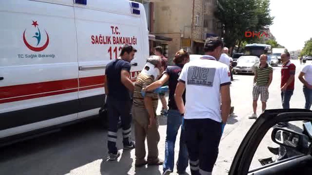 Keşan Kazada Yaralandı, Tedaviyi Reddedip Aracının Başında Ayrılmadı