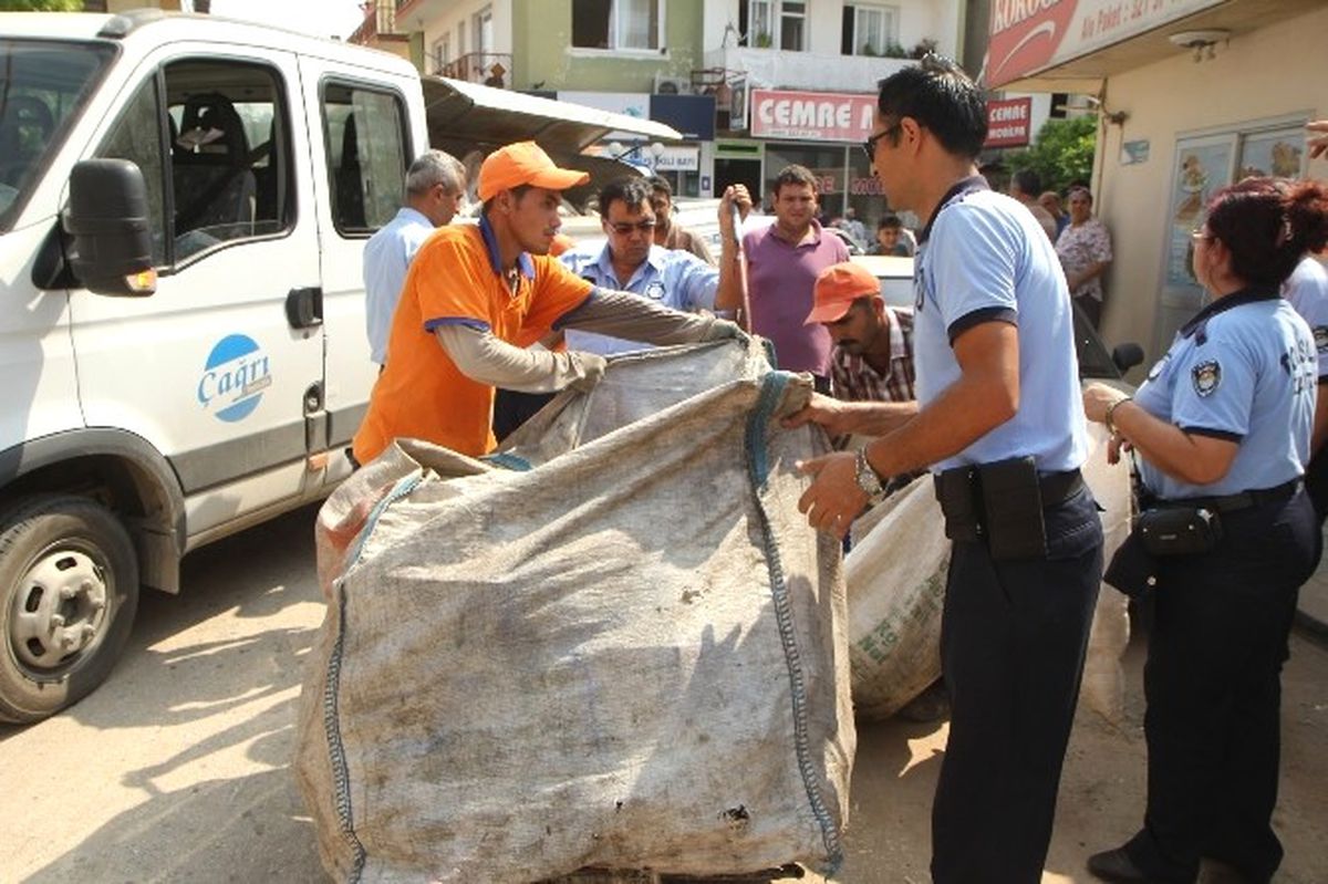 Mersin\'de Çöpten Atık Toplayanlara Operasyon