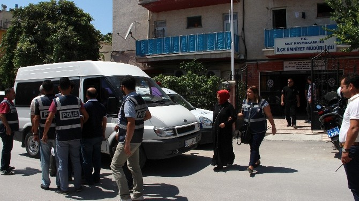 Mut\'ta Fetö Operasyonunda Gözaltına Alınan 5 Kişiden 3\'ü Tutuklandı