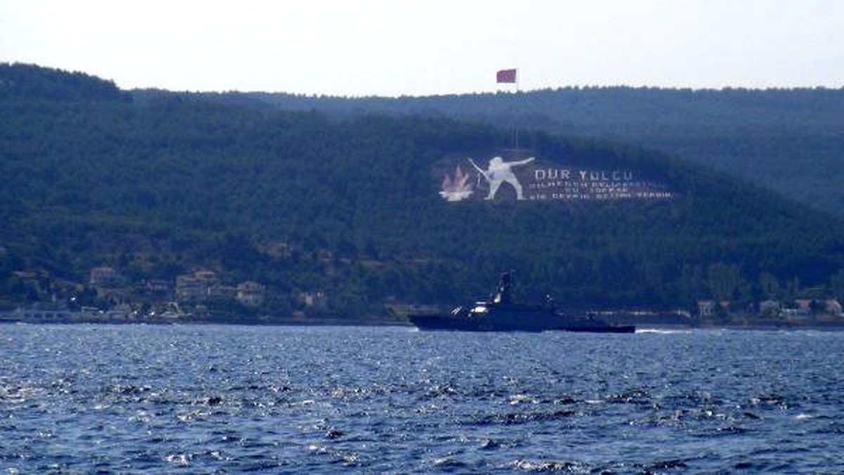 Rus Savaş Gemileri Çanakkale Boğazı\'ndan Peş Peşe Geçti