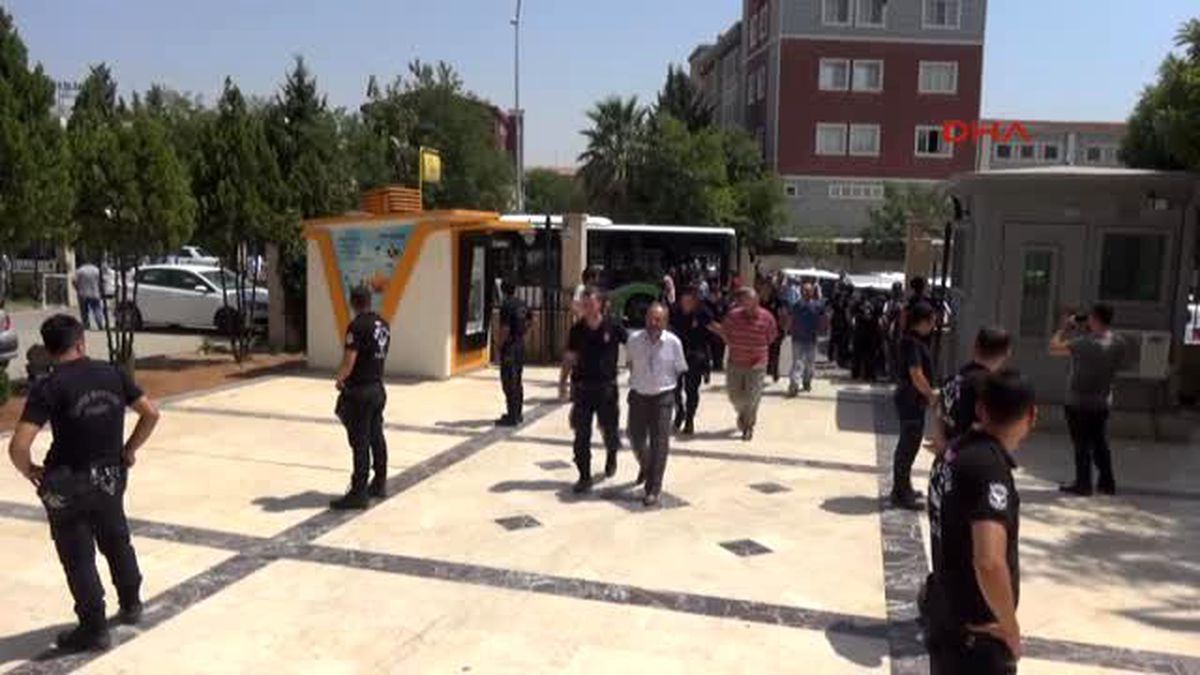 Şanlıurfa?da 32 Öğretmen ve Memur Adliyeye Çıkarıldı