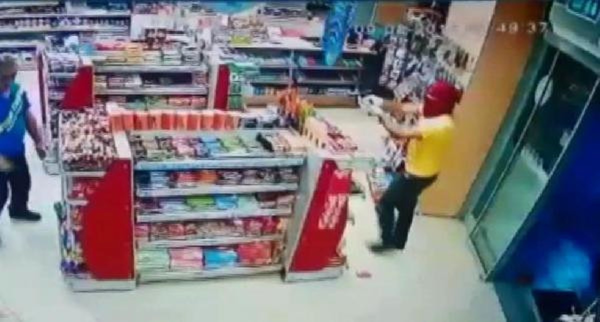 Silahlı Soygunculara Direnen Benzin İstasyonu Çalışanı Kamerada