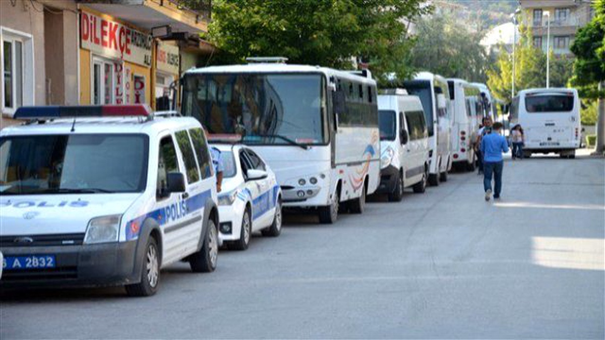 Tutuklu Fetö\'cüleri Taşıyan Konvoy Afyonkarahisar\'dan Geçti
