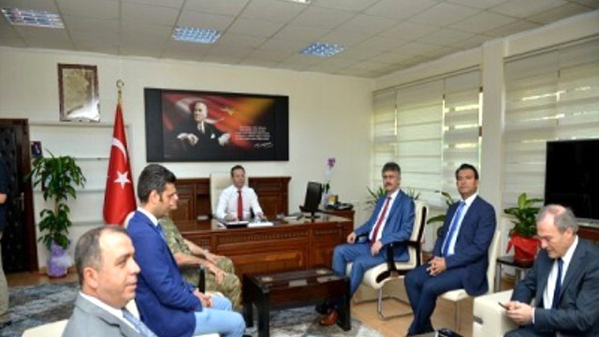 Vali Aksoy, Hayatını Kaybedenlerin Yakınlarını Ziyaret Etti