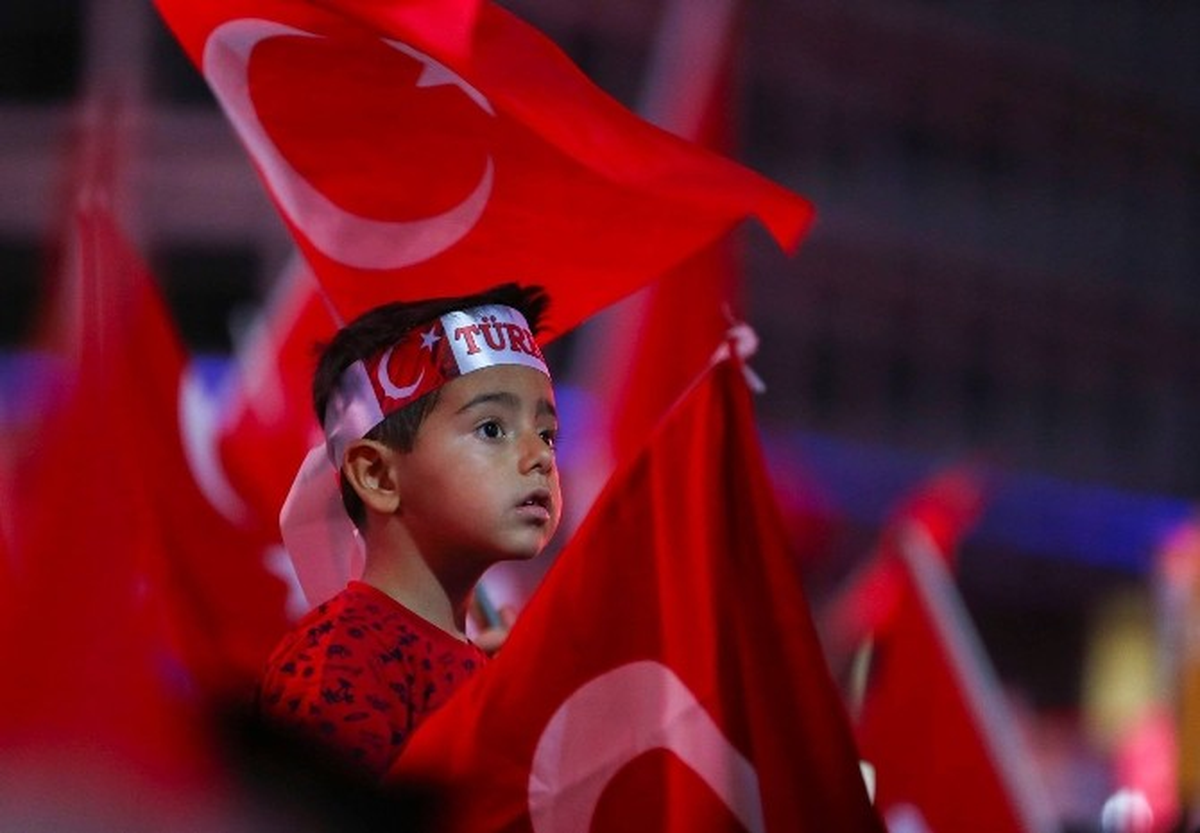 Vali Çelik: "27 Gündür Tüm Meydanları Dolduran Yüce Türk Milletine Sonsuz Şükranlarımızı Sunuyoruz"