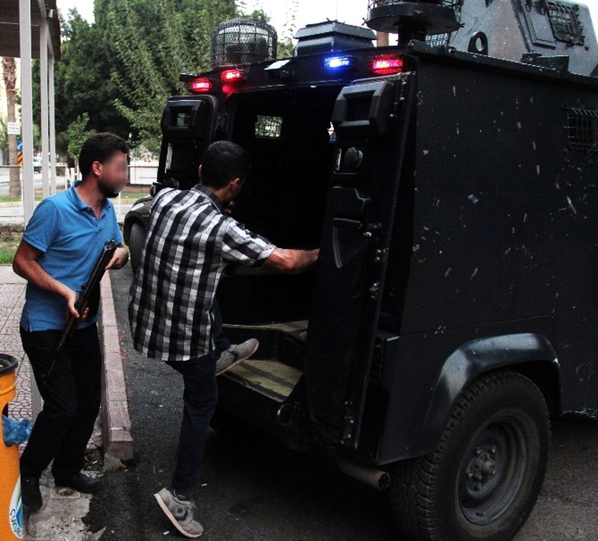 Adana\'da Terör Operasyonu: 20 Gözaltı