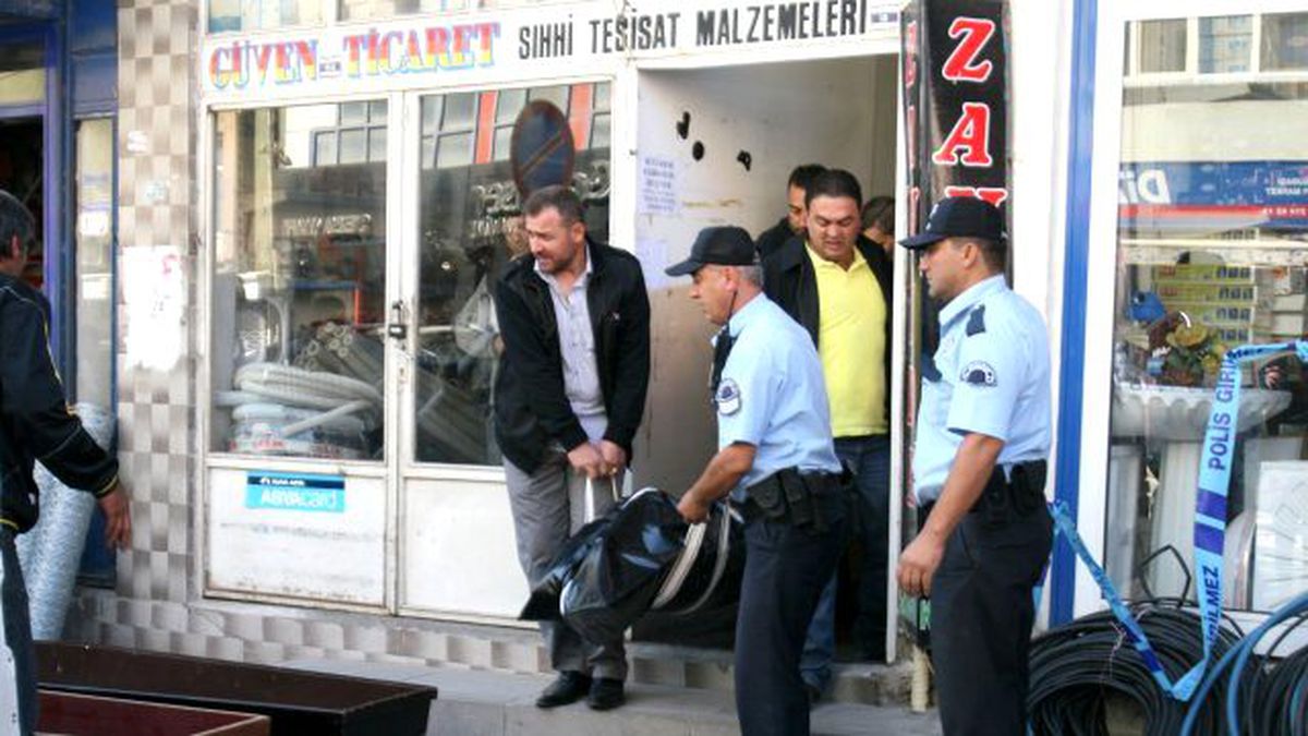 Aksaray\'da Baba ve Oğlu Bıçakla Yaralandı
