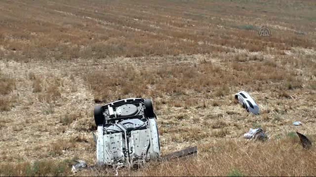 Aksaray\'da Otomobil Şarampole Devrildi: 6 Yaralı
