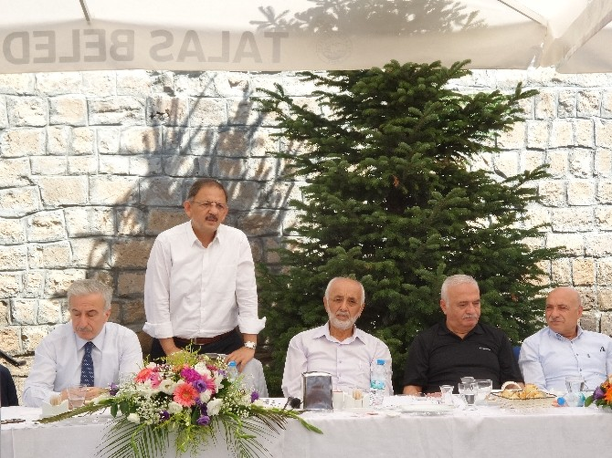 Bakan Özhaseki Stk Temsilcileri ile Buluştu