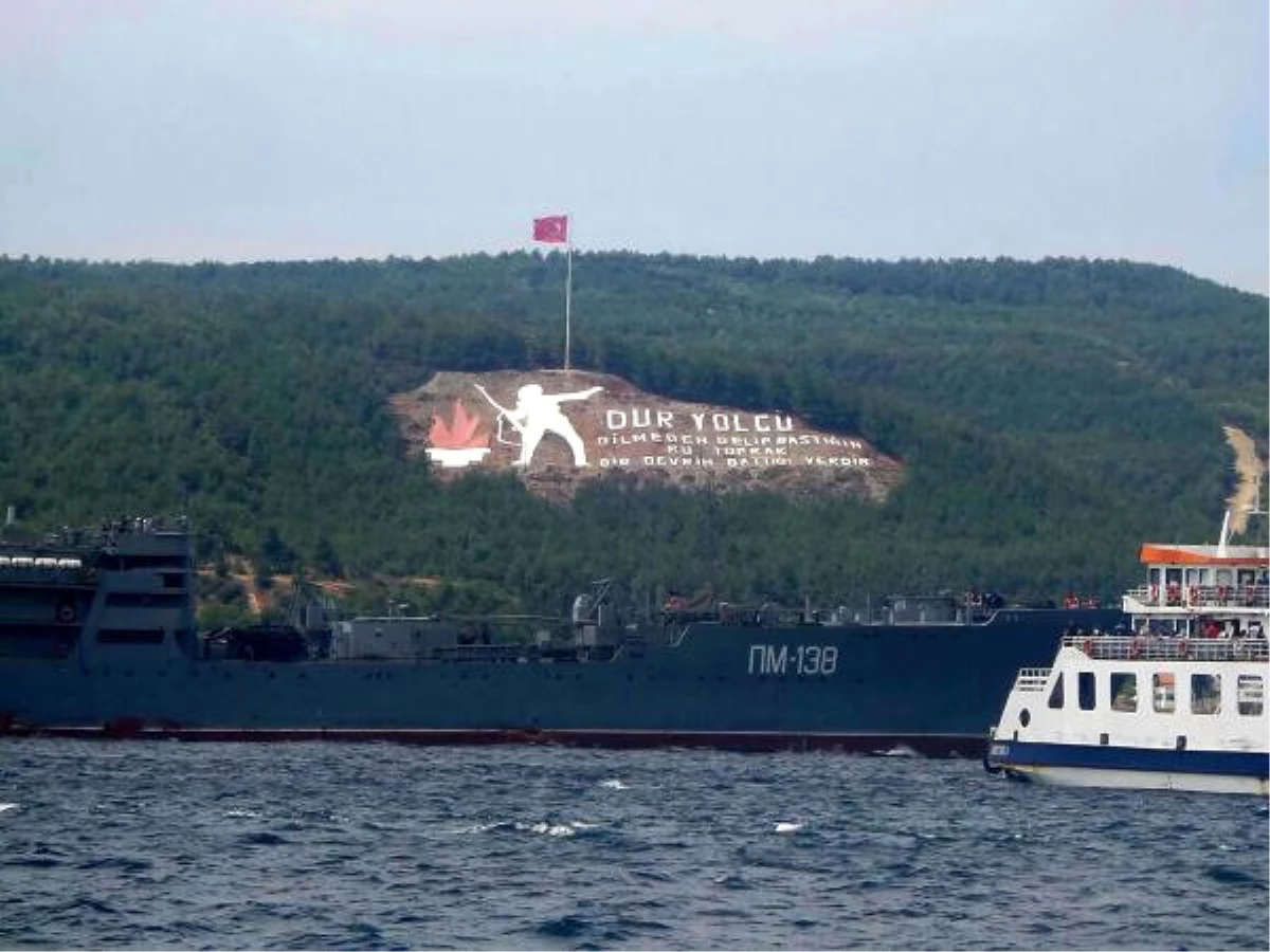 Boğaz\'dan Rus Savaş Gemisi Geçti