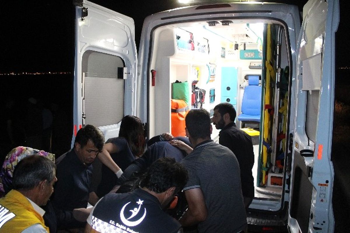 Buğday Yüklü Traktörün Yol Açtığı Kazada 3\'ü Ağır 10 Yaralı