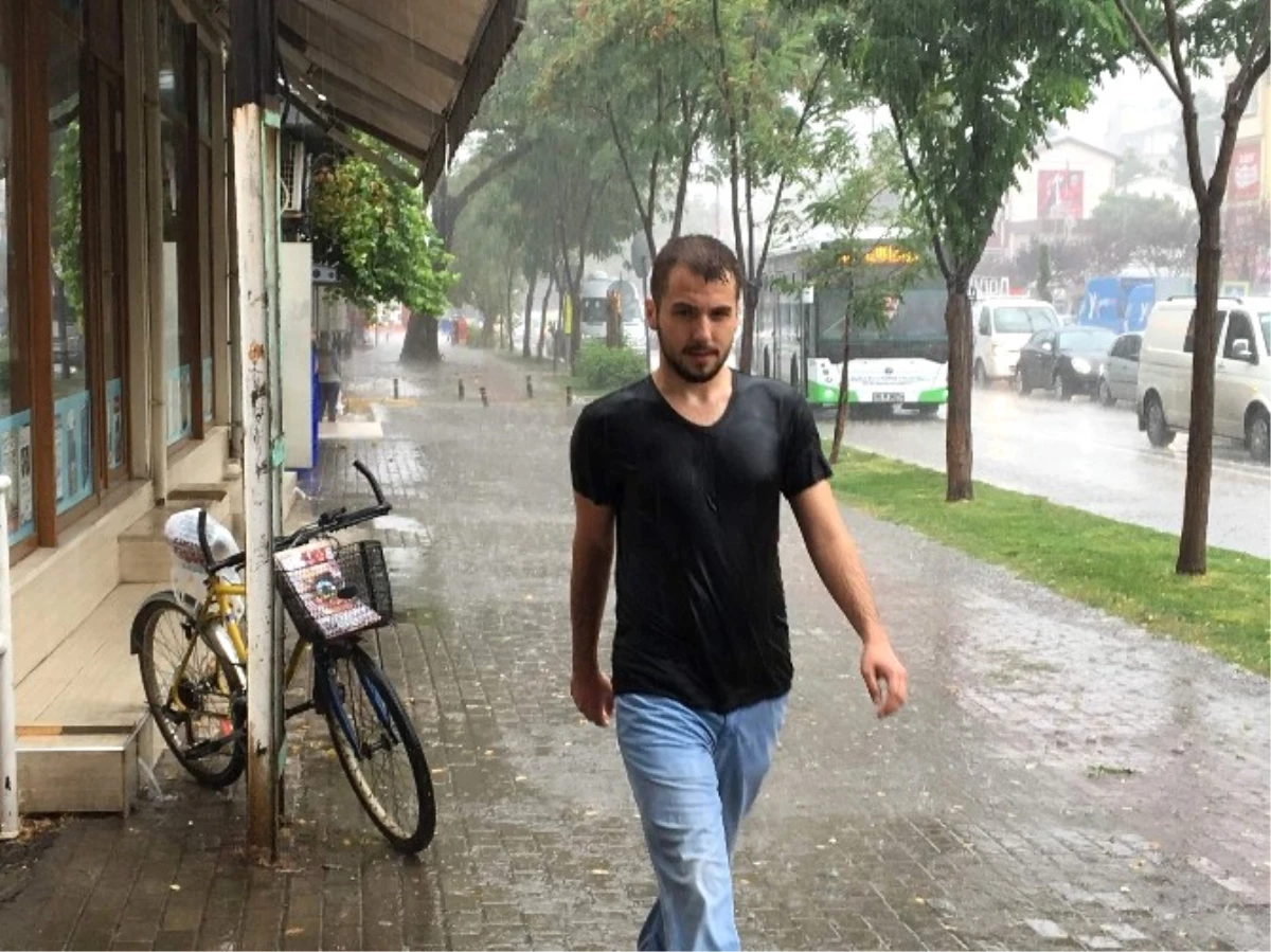 Bursa\'da Yağış Hayatı Felç Etti