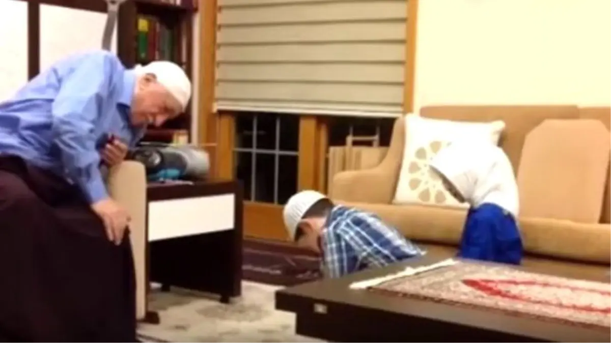 Darbenin '1 Numarası' Adil Öksüz Gülen'in Dizlerinin Dibinde