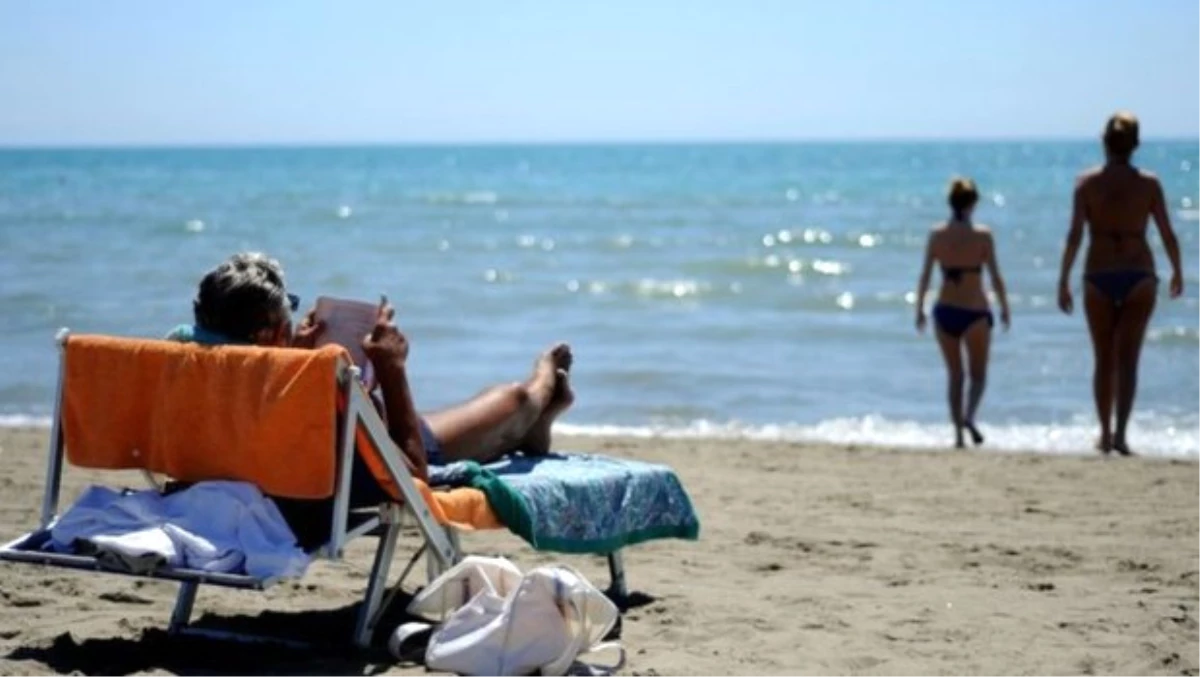İtalya\'da \'Plaj Uyanıklarına\' 200 Euro Ceza Kesiliyor