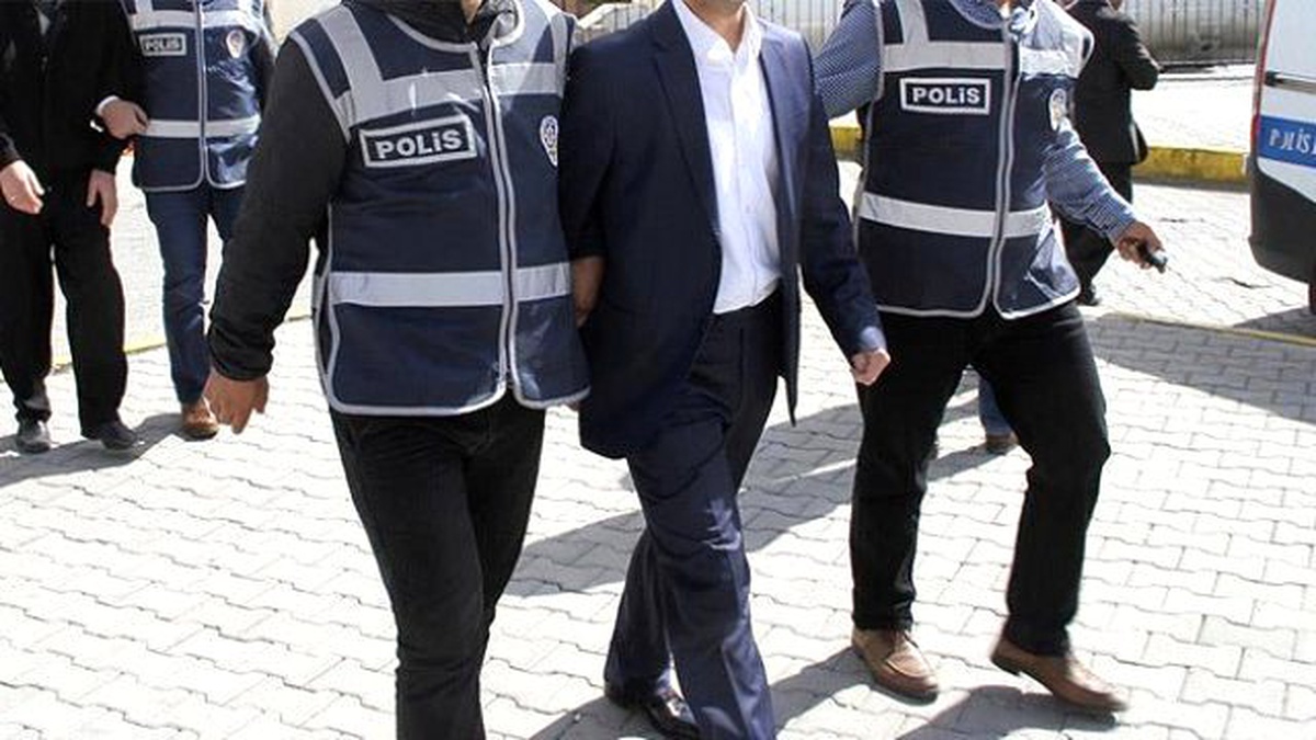 İzmir\'de Fetö/pdy Operasyonu