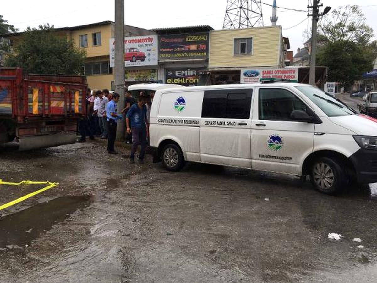 Kamyon Kasasında Bonzai İçen İki Kişiden 1'i Öldü, Diğer Komada