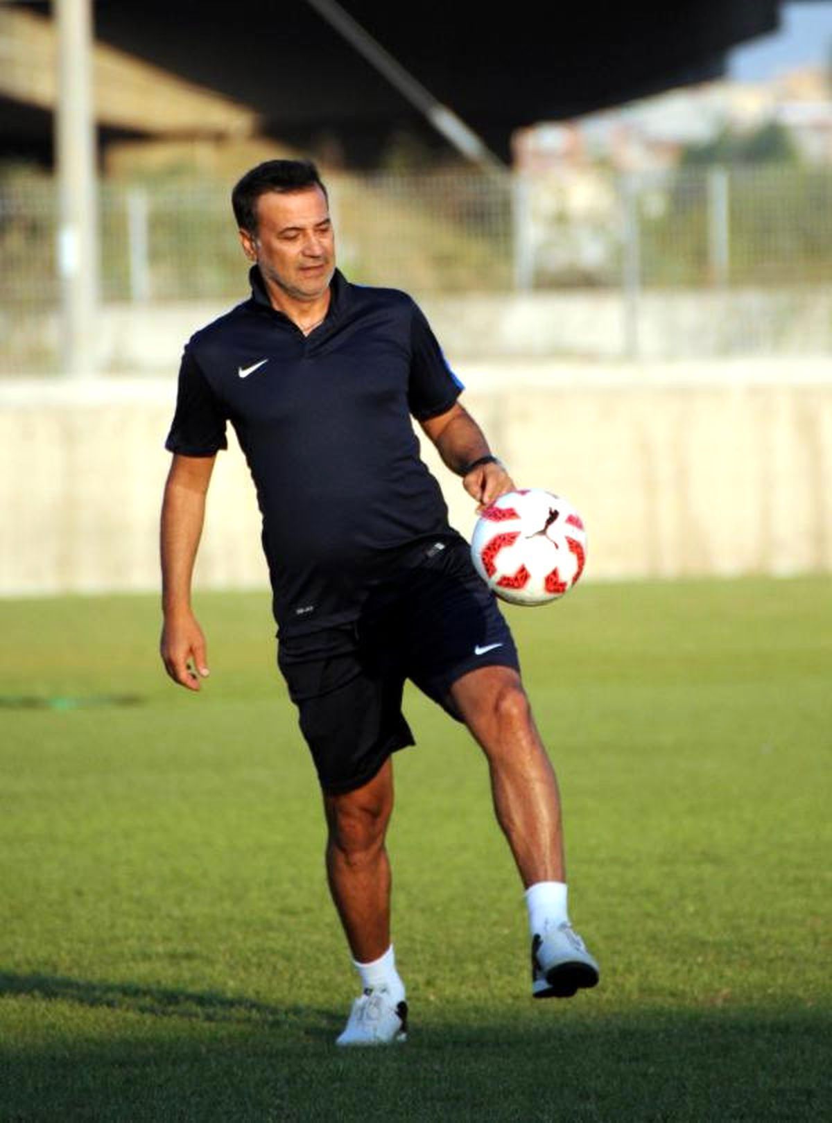 Karşıyaka\'da Tolungüç İmzalıyor