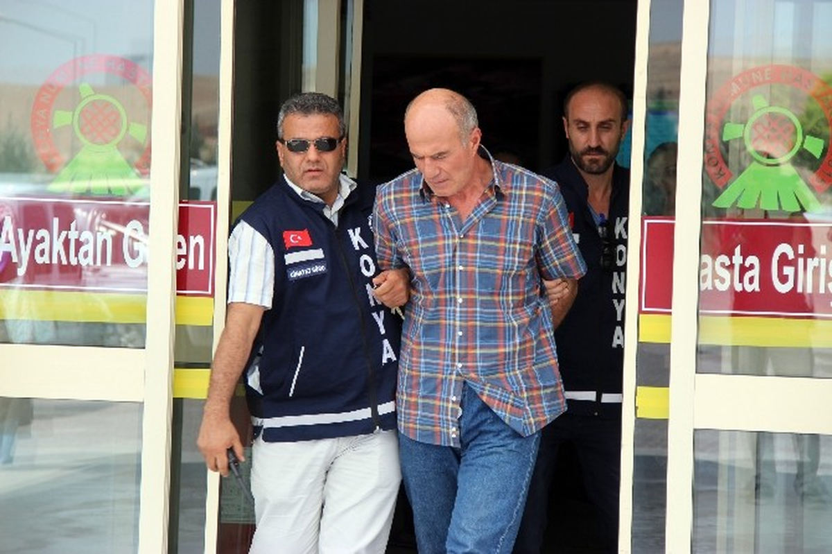 Kızını ve Damadını Öldürdü