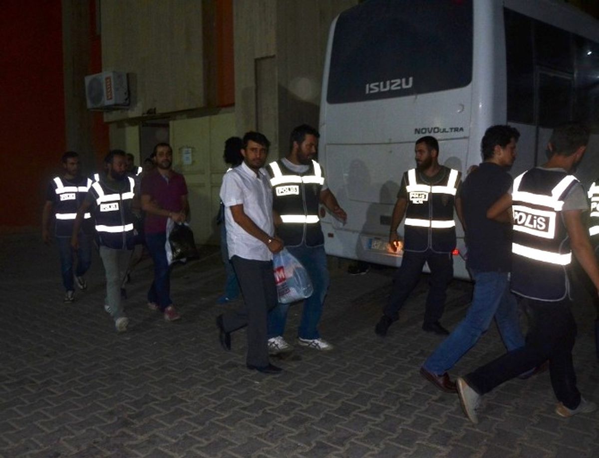 Mardin\'de 11 Polis Tutuklandı