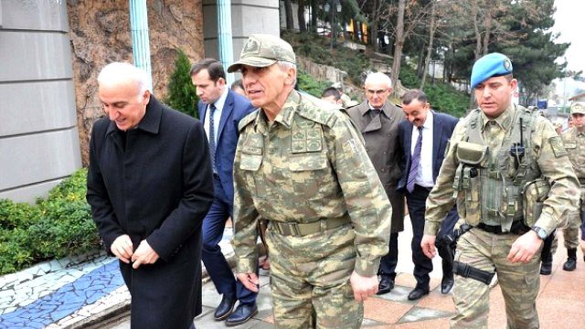 Mendi'nin Emir Subayı: Jandarma Bölge Komutanı, Mendi'ye Silah Doğrulttu