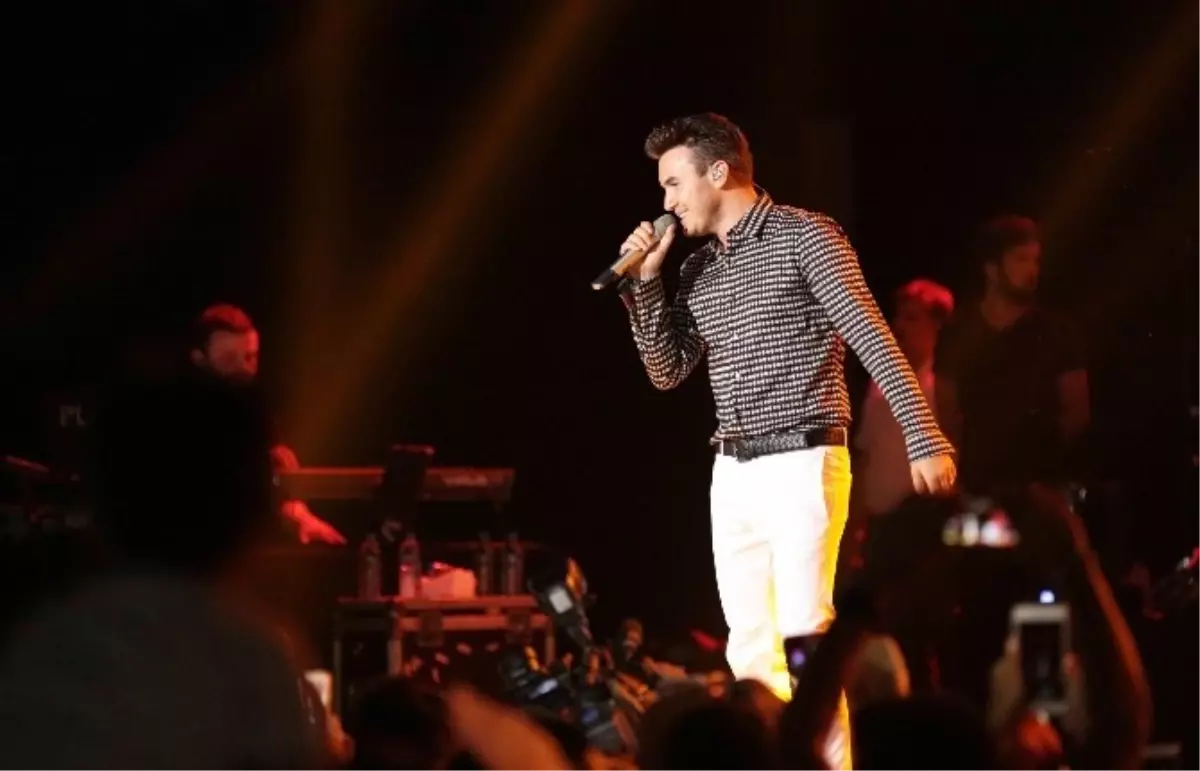 Mustafa Ceceli Expo 2016\'da Hayranlarını Coşturdu