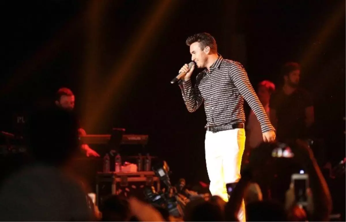 Mustafa Ceceli, İstanbul\'da Konser Verdi