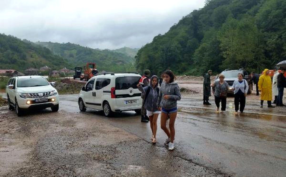 Sağanak Yağmur, Bartın\'da Sele Yol Açtı (4)